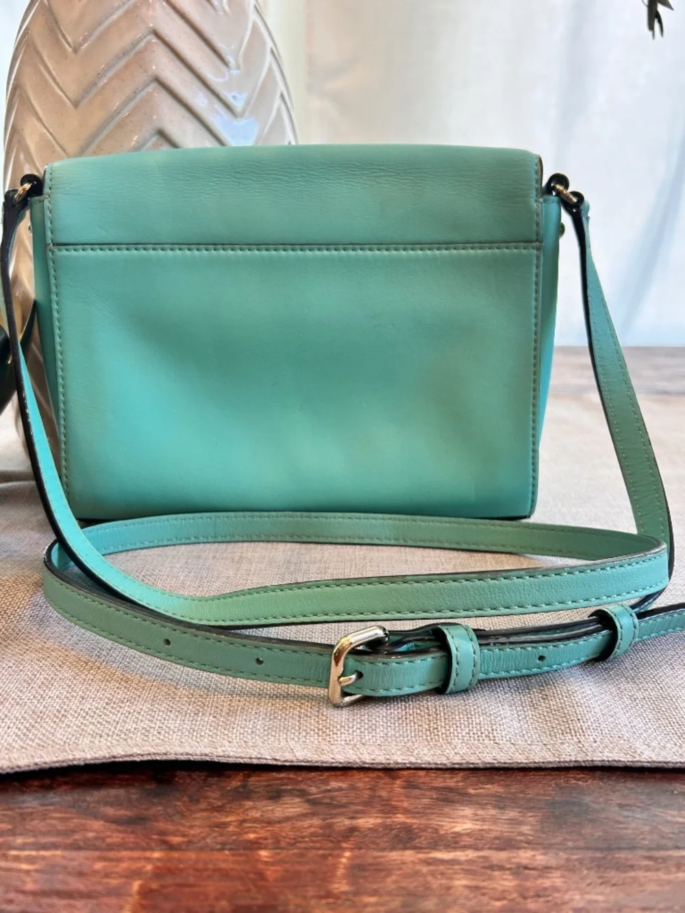 Eye Catching Kate Spade Crossbody Purse